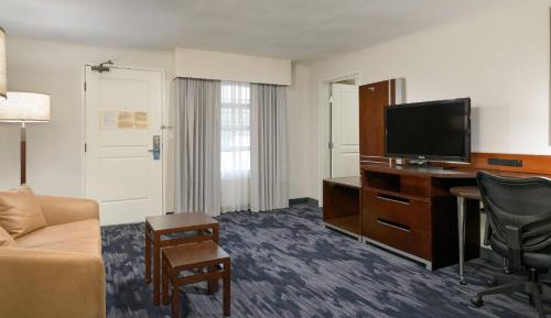 One-Bedroom Queen Suite with Two Queen Beds and Roll-In Shower - Mobility Access