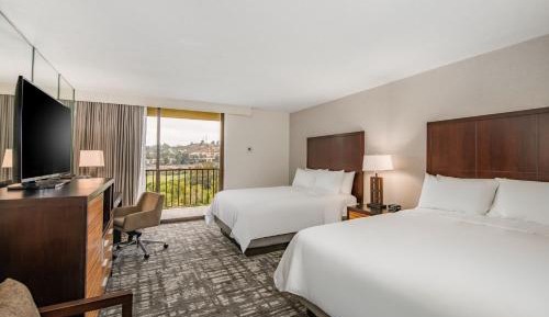 Standard Queen Room with Two Queen Beds and Balcony/Tub - Mobility Accessible