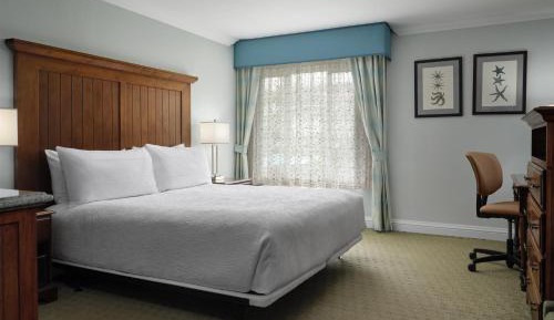 King Room with Roll-in Shower - Mobility and Hearing Access - 2nd Floor