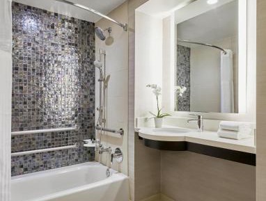 King Room with Bath Tub - Mobility Accessible