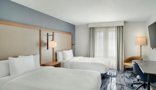 Queen Room with Two Queen Beds and Roll-In Shower - Mobility Access/Hearing Accessible
