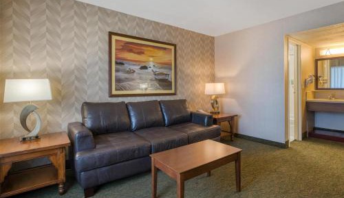 Queen Suite with Sofa Bed - Non-Smoking