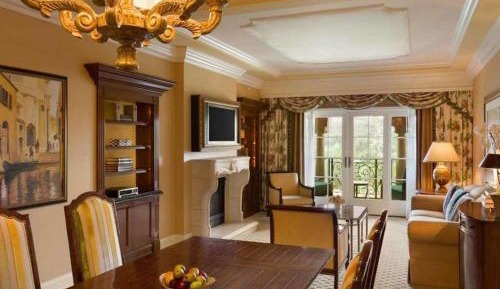 Vista One-Bedroom King Suite with Sofa Bed and Fireplace