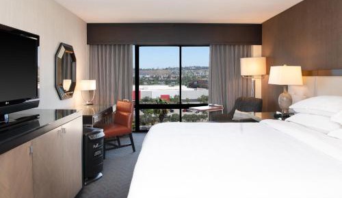 PURE Wellness, 1 King Bed