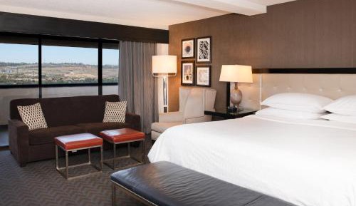 Deluxe, Larger Guest room, 1 King, Sofa bed, City view