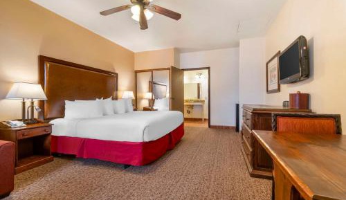 Queen Room with Sofa Bed - Non-Smoking