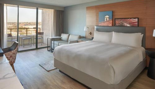Executive King Room with City View - High Floor