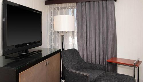 King Room with Roll-in Shower - Mobility and Hearing Accessible