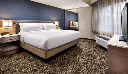 King Room with Accessible Tub - Mobility Access
