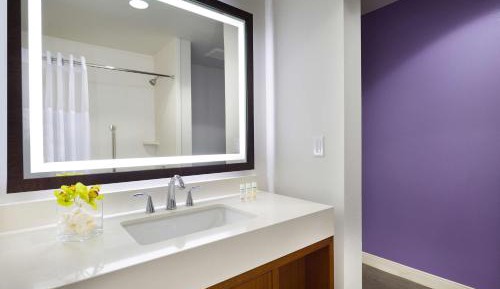 King Room with Accessible Tub - Mobility Access
