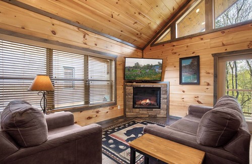Gatlinburg Villa | Poolin Around by Jackson Mountain Rentals