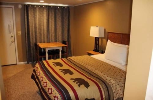 Virginia Hotel | Lakeshor Motor Inn