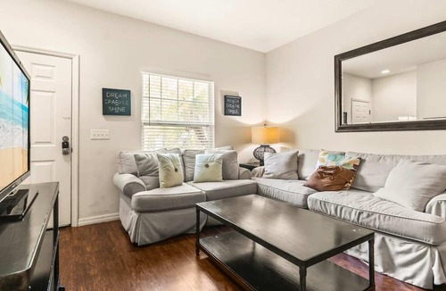 Kissimmee Villa | Upstay Modern 3BR Townhome With Pool Near Disney