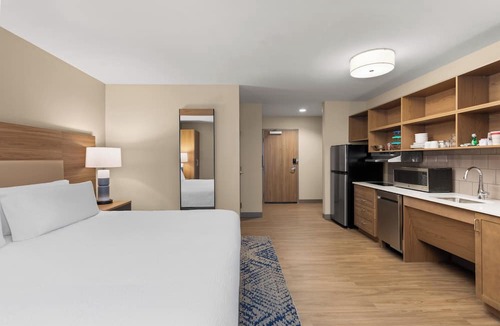 Huntsville Hotel | Candlewood Suites Huntsville Research Park by IHG