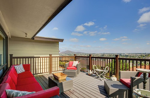 La Mesa Cottage | Mt. Nebo Oasis in La Mesa w/Wraparound Deck