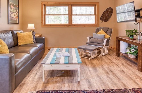Sylva Apartment | Slps 24 12m Town 7acre Huge Yard Theatre Gmroom