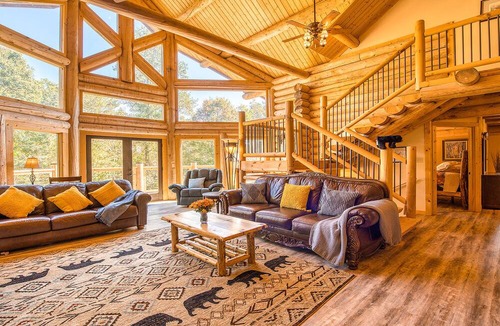Sylva Apartment | Slps 24 12m Town 7acre Huge Yard Theatre Gmroom