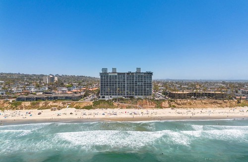 North Pacific Beach Condo | Luxury on Cloud 9! Amazing oceanfront views. 2 bedrooms 2 bath, Sleeps 6 guests.