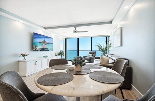 North Pacific Beach Condo | Luxury on Cloud 9! Amazing oceanfront views. 2 bedrooms 2 bath, Sleeps 6 guests.