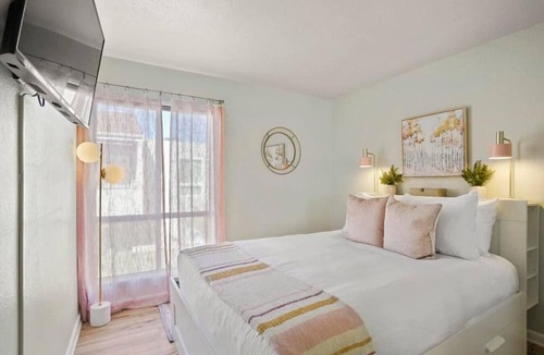 Serra Mesa Condo | Relaxing Homey-Bright & Spacious