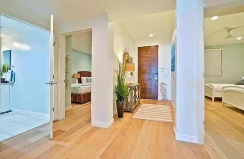 Beach Barber Tract Apartment | Stunning Oceanfront Getaway at Windansea Beach