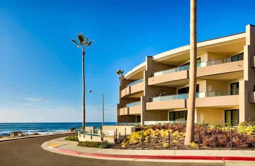 Beach Barber Tract Apartment | Stunning Oceanfront Getaway at Windansea Beach