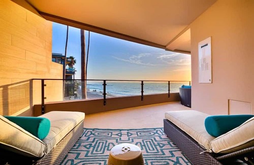 Beach Barber Tract Apartment | Stunning Oceanfront Getaway at Windansea Beach