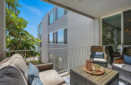 Crown Point Condo | Bay-view 2BR condo in Crown Point with pool, patio, and beach access.