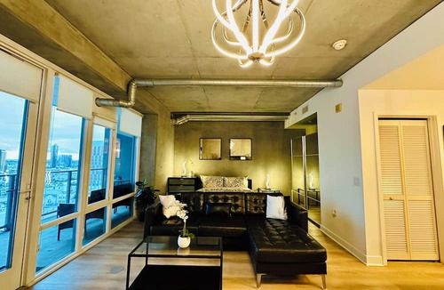 Smart Corner Condo | "5% Special Rate Discount" High-Rise Lovely & Spacious Condo - Family Friendly