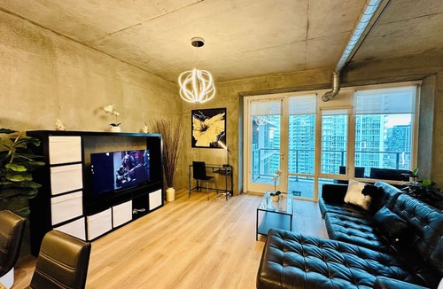 Smart Corner Condo | "5% Special Rate Discount" High-Rise Lovely & Spacious Condo - Family Friendly