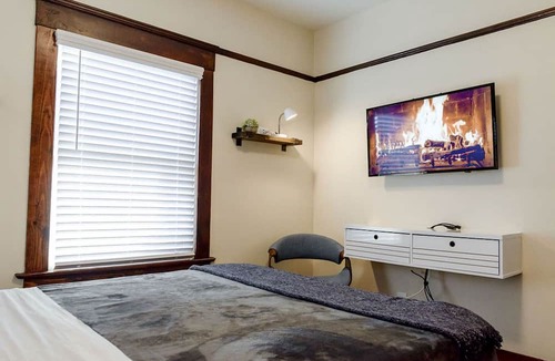 South Park Apartment | Boutique South Park Craftsman Studio