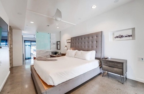 Little Italy Condo | Modern Urban Row Home * Dog OK * AC