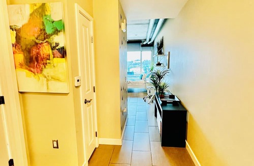 Smart Corner Condo | Cozy Condo Amazing Balcony & Rooftop Views - Family Friendly