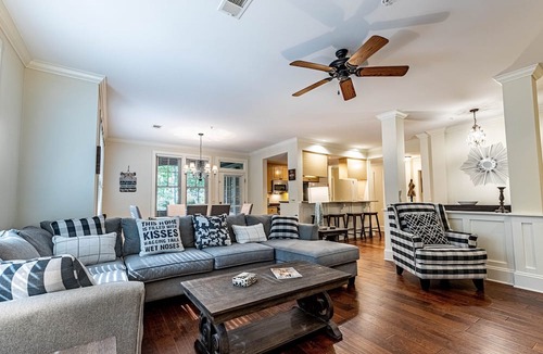 Lake Oconee Condo | Escape to this Reynolds Lake Oconee two bedroom condo nestled in nature.