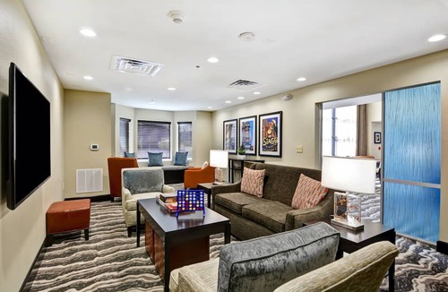 Mount Juliet Condo | Hearing Accessible King Suite | Free Breakfast, Business Center + Fitness Center Access