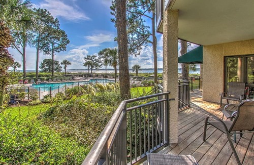 South Beach Condo | 1865 Beachside Tennis- Easy Access to Beach & Pool.