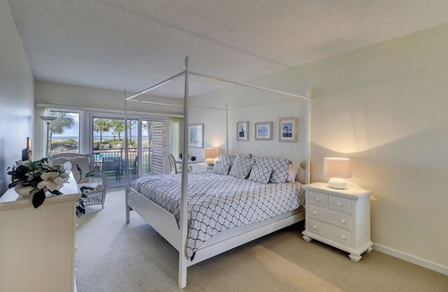 South Beach Condo | 1865 Beachside Tennis- Easy Access to Beach & Pool.