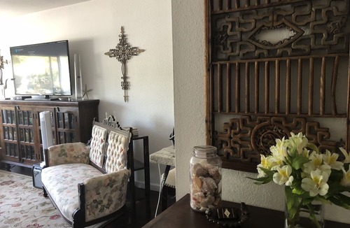 Bay Ho Condo | Writer's Pad ~ KILLER location! Near La Jolla, Downtown, beach, walk to Trolley!
