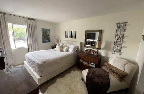 Bay Ho Condo | Writer's Pad ~ KILLER location! Near La Jolla, Downtown, beach, walk to Trolley!