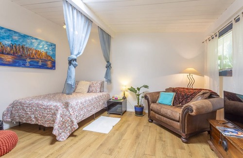 Ocean Beach Apartment | Ocean Beach #2 ‘Garden’ Cozy Cottage - Walk to the beach!