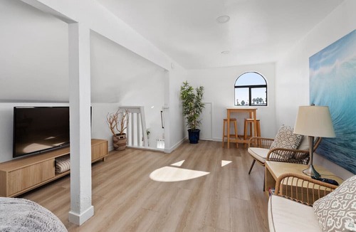 Pacific Beach Apartment | Best in Pacific Beach 2bedroom+loft!