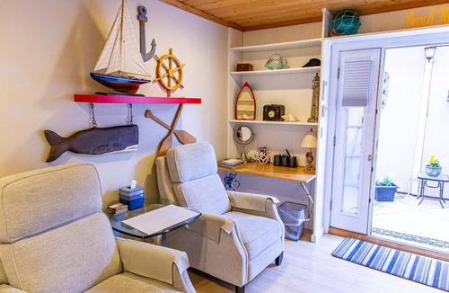 Bay Park Condo | Mission Bay Studio w Ocean Views from Rooftop Deck