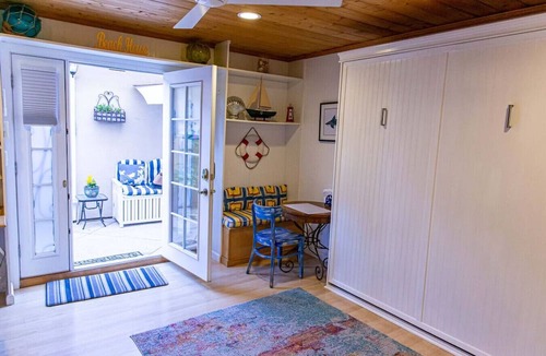 Bay Park Condo | Mission Bay Studio w Ocean Views from Rooftop Deck