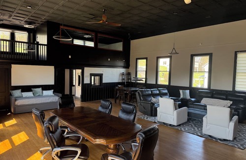 West Mifflin House | Historic Grand Loft Pittsburgh - unique - sleeps 8