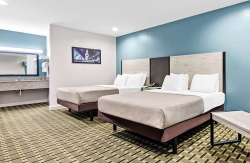Huntsville Hotel | Relaxing Retreat Near Huntsville Museum of Art-3.0 miles away | Free Parking