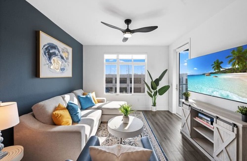 Kearny Mesa Apartment | Luxe Penthouse: King Beds, Pool, Spa, Gym, Parking