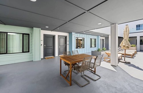 Crown Point Apartment | PB Penthouse, King Bed, 2 Blocks to Beach, Parking