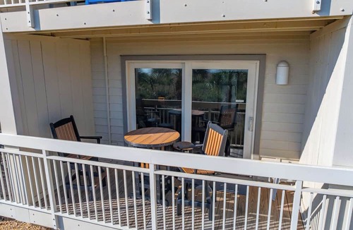 North Forest Beach Condo | Beachfront Condo at Coligny | Pool View + Balcony