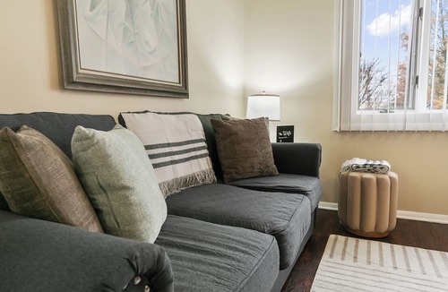 Waukegan House | Bright 3 bedroom Family Retreat With Fenced Yard!