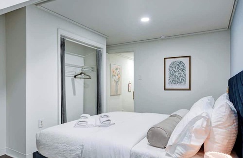 Midtown Village Apartment | Center City Gem - 4BR Near Rittenhouse & Old City
